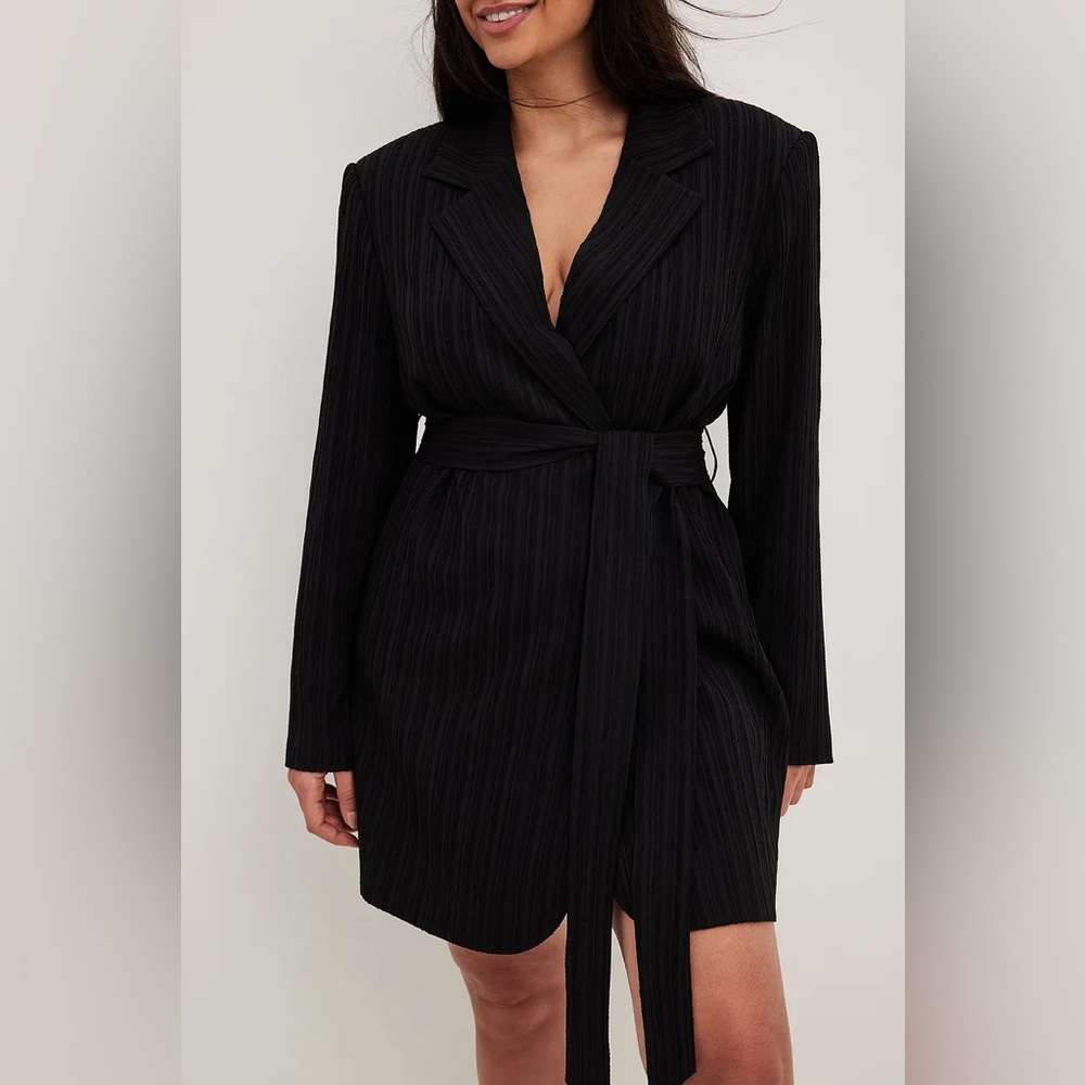 Na-kd black blazer dress